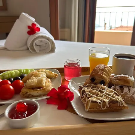 Apartahotel Calm View 3*